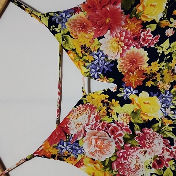 Forever 21 Contemporary Floral Top - Picture 9 of 12